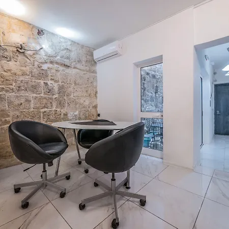 Ajkla Mansion 2* Βαλέτα