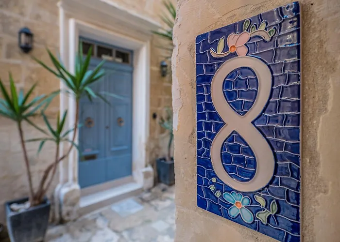 Ajkla Mansion بيت ضيافة فاليتا