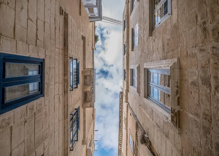 بيت ضيافة Ajkla Mansion