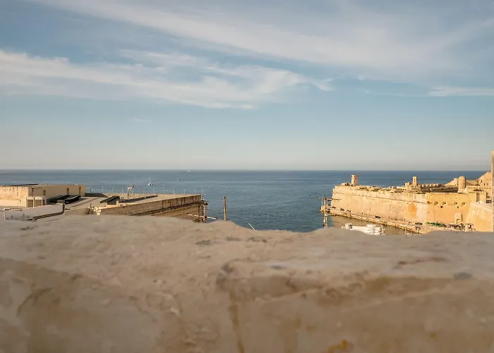 بيت ضيافة Ajkla Mansion