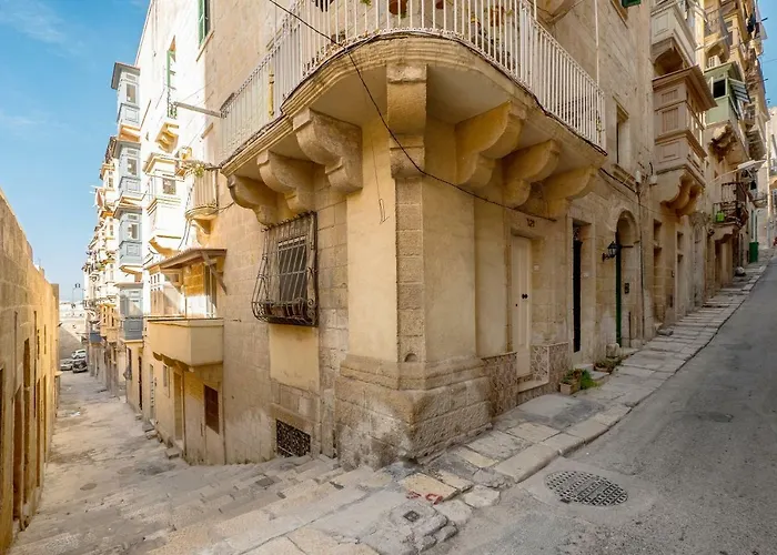 Ajkla Mansion فاليتا