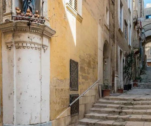 Ajkla Mansion بيت ضيافة فاليتا