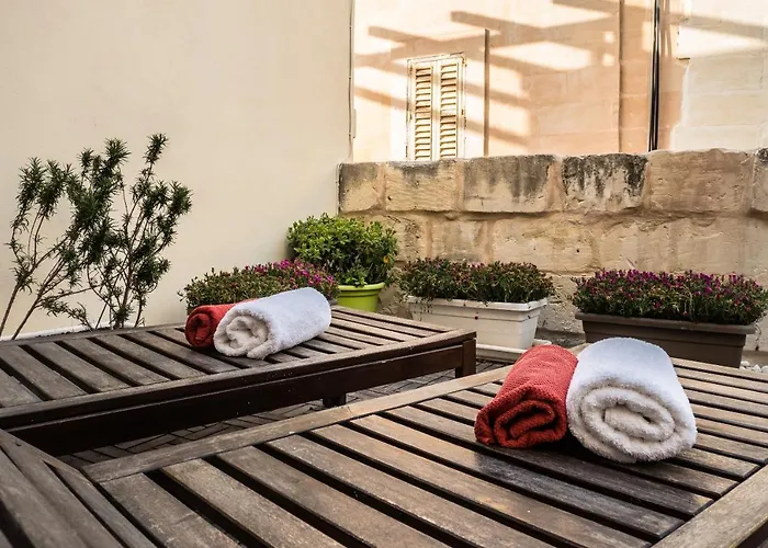 Ajkla Mansion بيت ضيافة فاليتا