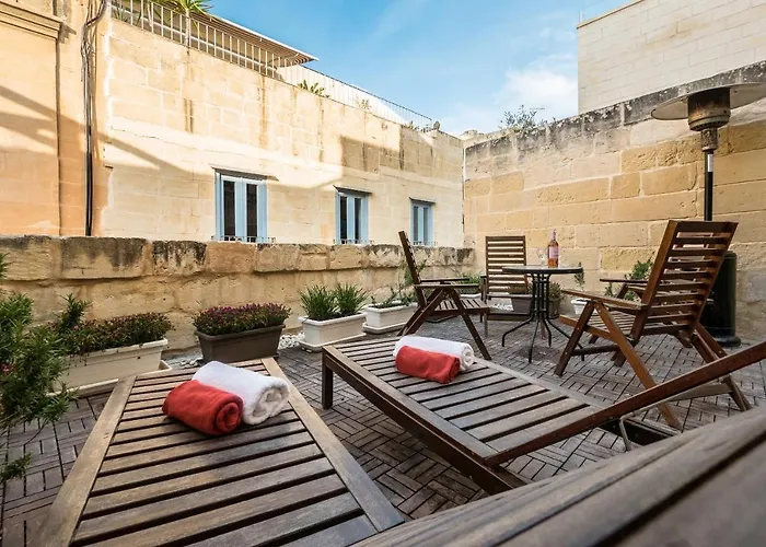 Ajkla Mansion 2* فاليتا